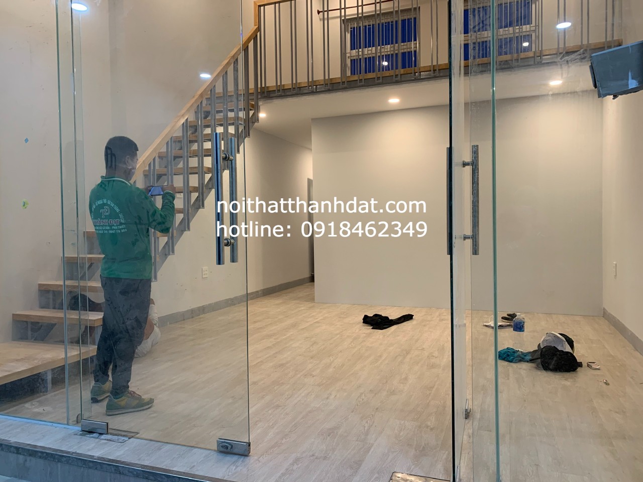 hoàn thiện sàn gỗ nhựa